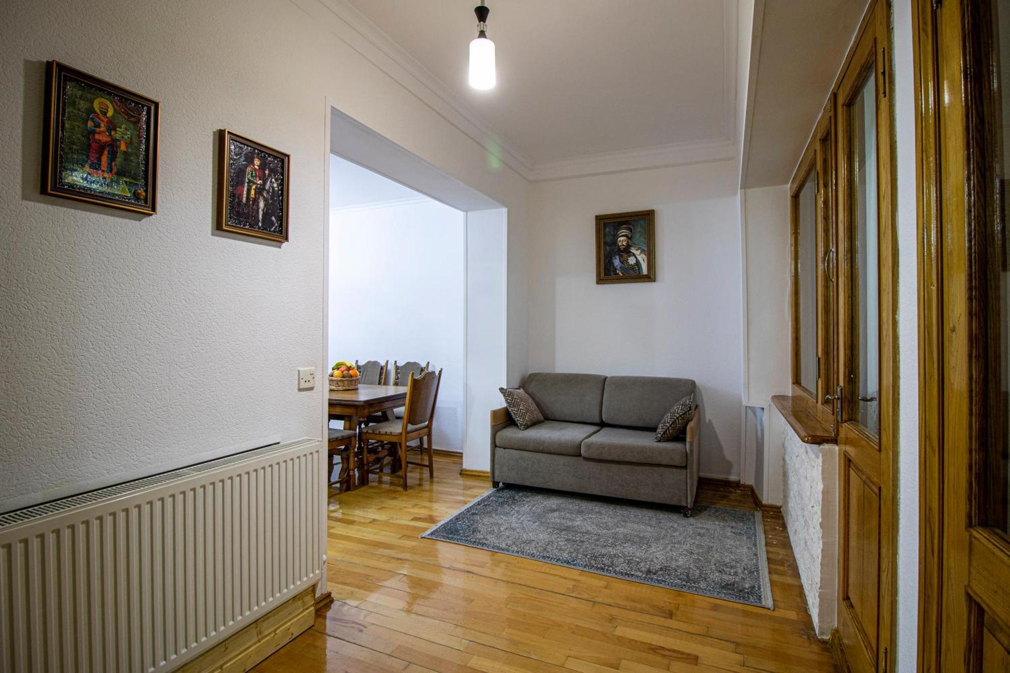 Cozy Apartment On Kostava Tbilisi Exterior foto